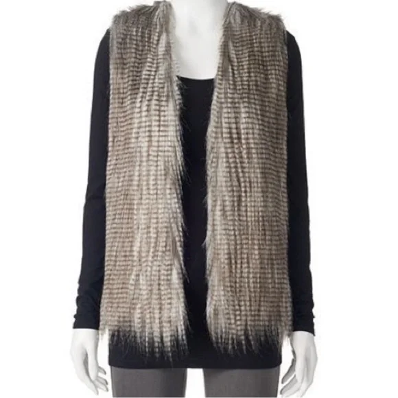 Pink Republic Gray Faux Feathered Fur Knit Woman’s Vest NWT size Large - Picture 10 of 10
